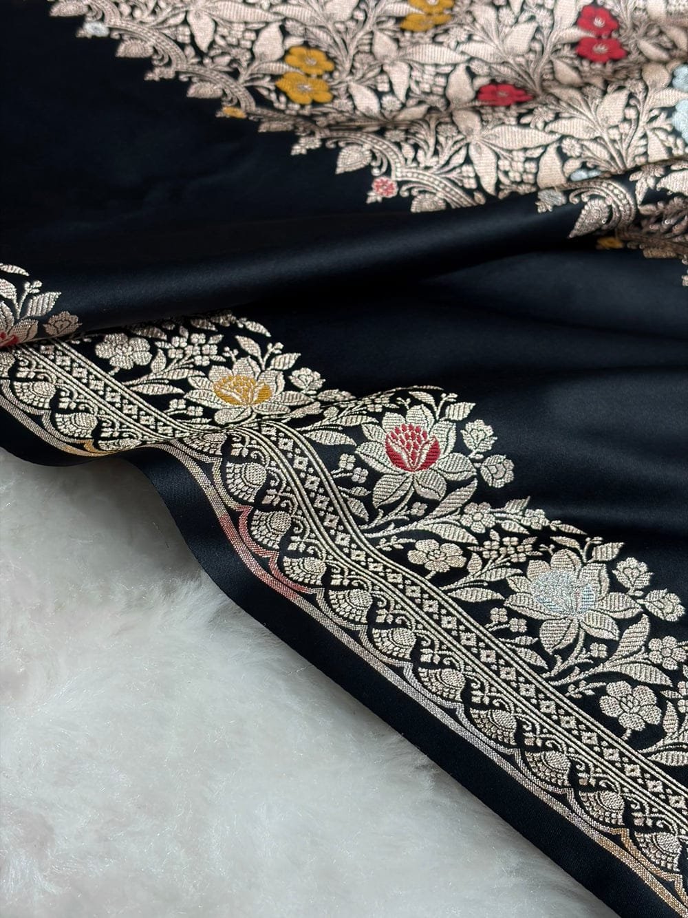 Neelkamal Vaibhav Banarasi Katan Silk Saree
