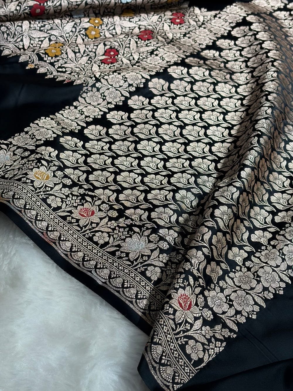 Neelkamal Vaibhav Banarasi Katan Silk Saree