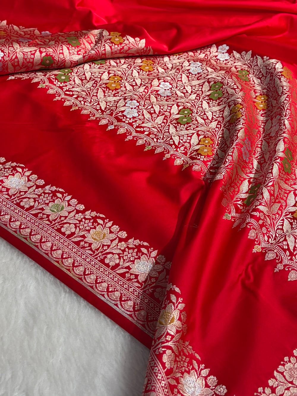 Neelkamal Vaibhav Banarasi Katan Silk Saree